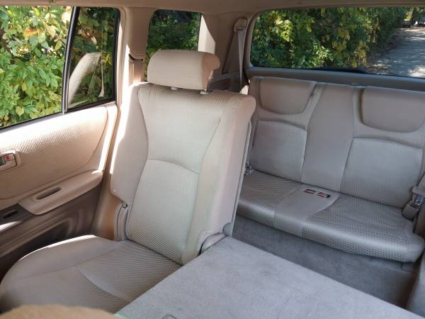 2006 TOYOTA HIGHLANDER. 4X4. ONE OWNER. THIRD ROW SEATING 157k. for sale in Eastlake, OH – photo 3