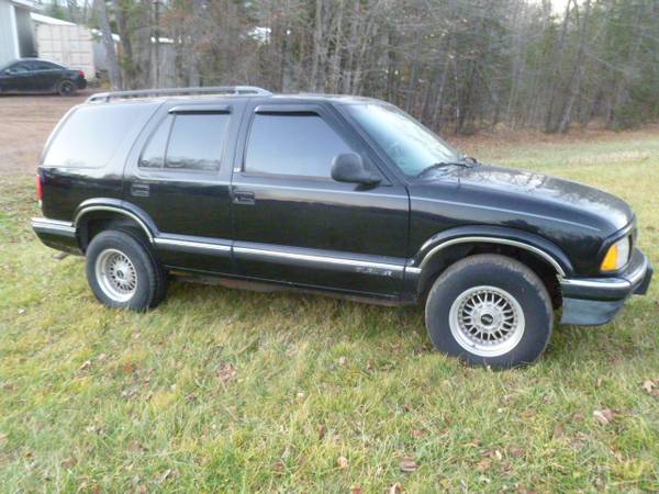 1997 CHEVROLET BLAZER 4 DOOR ALMOST RUST FREE, SOUTHERN VEHICLE -... for sale in Westboro, WI – photo 4