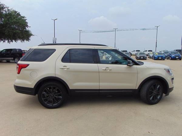 2018 Ford Explorer XLT ( Mileage: 26, 656! - - by for sale in Devine, TX – photo 16