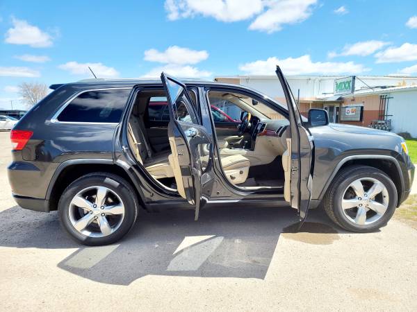 2011 JEEP Grand Cherokee Overland - - by dealer for sale in Neenah, WI – photo 9