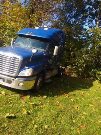 2010 freightliner $8,000 or best offer for sale in Ashley, PA – photo 3