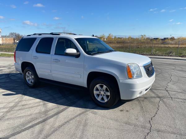 2011 GMC YUKON SLT 4x4 - cars & trucks - by owner - vehicle... for sale in Chicago, IL – photo 3