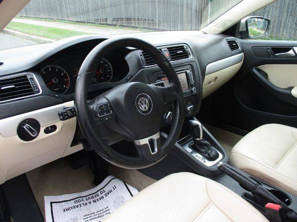 2013 Volkswagen Jetta Sedan 4dr Auto SE w/Convenience/Sunroof *Ltd... for sale in West Babylon, NY – photo 17