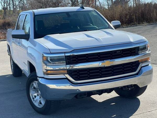 2018 Chevrolet Silverado 1500 Crew Cab - Financing Available! - cars... for sale in Junction City, KS – photo 6
