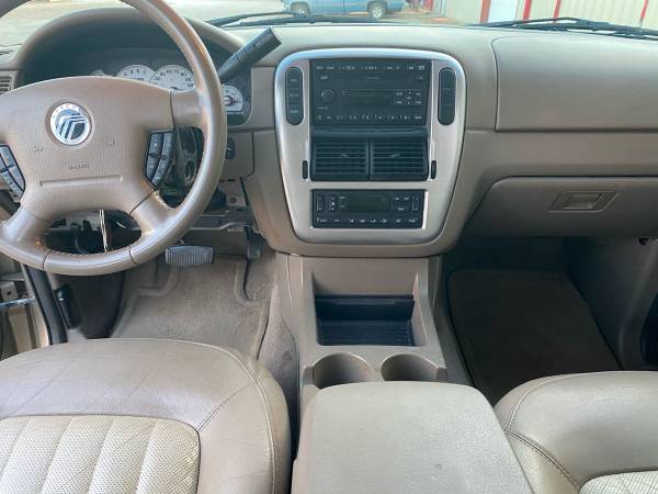 2003 Mercury Moutaineer V8 3rd Row Leather Heated Seats Low Miles -... for sale in Lubbock, TX – photo 16
