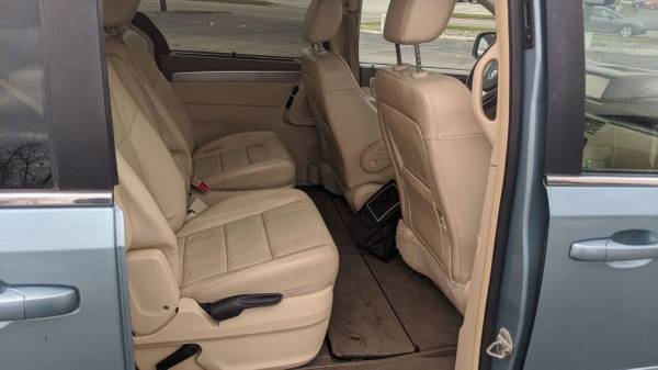 2009 Volkswagen Routan SEL 4dr Mini Van w/ RSE - cars & trucks - by... for sale in Youngstown, OH – photo 10