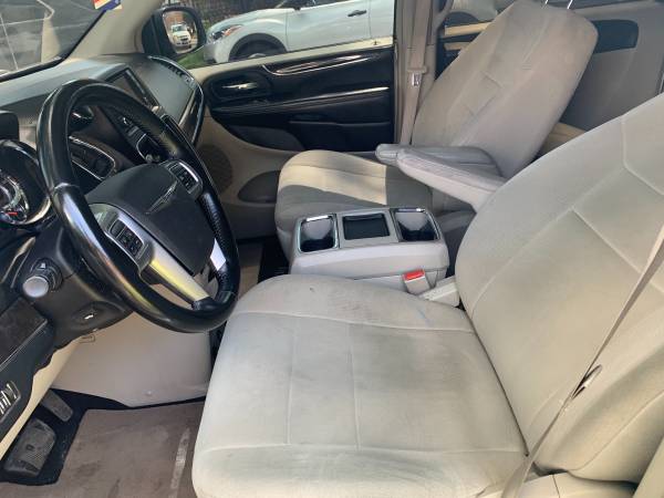 2011 Chrysler town country for sale in Chicago, IL – photo 12