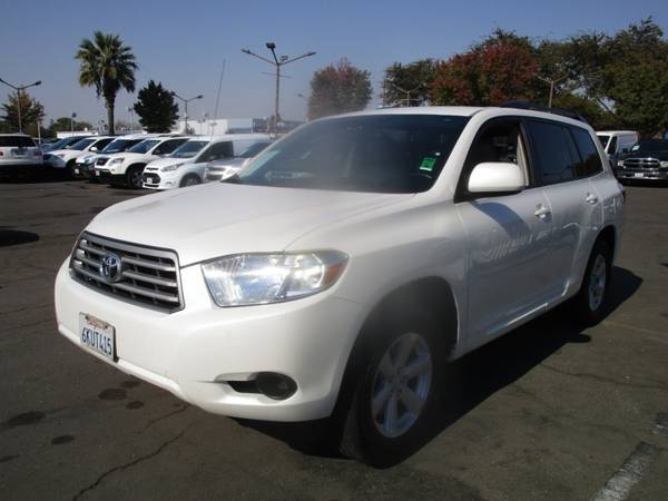 2010 Toyota Highlander 4WD - LEATHER SEATS - ROOF RAILS - RECENTLY... for sale in Sacramento , CA – photo 2