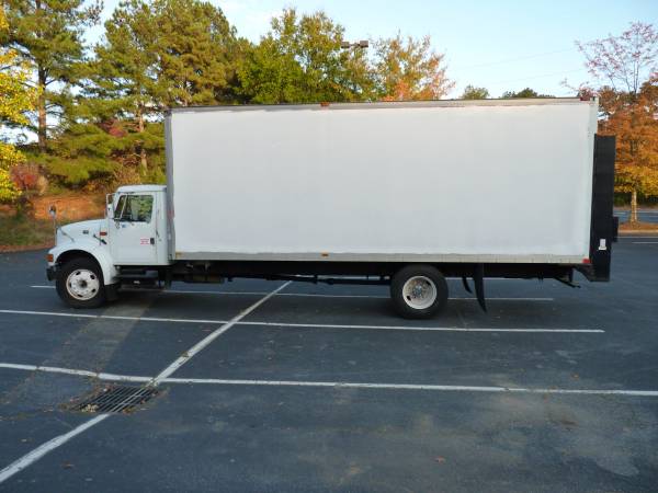 2002 International 4700 AUTO 24' Box Truck 7.3L PowerStroke Liftgate... for sale in Duluth, GA – photo 8