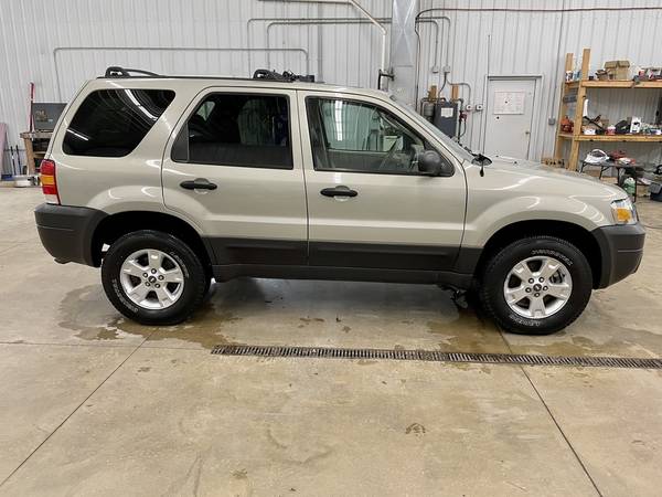 2005 Ford Escape XLT 4WD/72K Miles/2-Owner/Very Nice - cars & for sale in South Haven, MN – photo 6