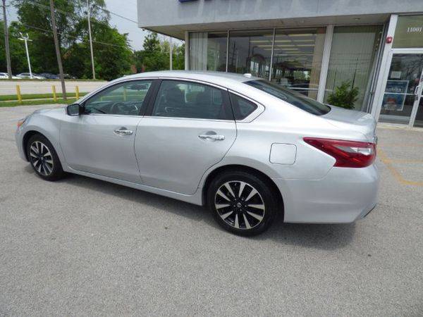 2018 Nissan Altima 2.5 SV Holiday Special for sale in Burbank, IL – photo 7