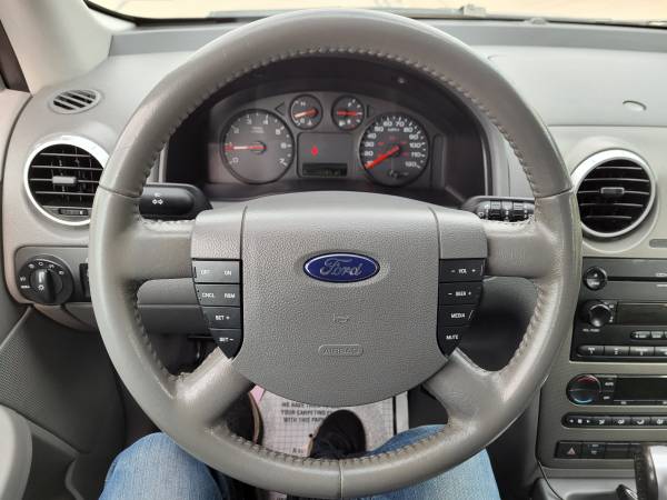 2006 Ford Frestyle AWD, 3rd Row, Leather, Clean carfax, No issues for sale in Addison, IL – photo 19