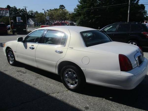 2000 Lincoln Town Car - cars & trucks - by dealer - vehicle... for sale in Dracut, MA – photo 5