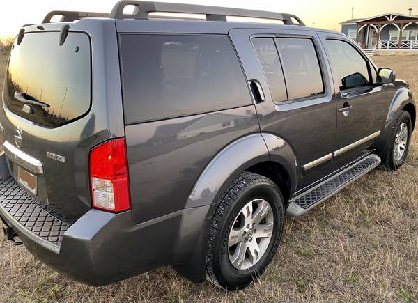 2012 Nissan Pathfinder - cars & trucks - by owner - vehicle... for sale in Saint Hedwig, TX – photo 3