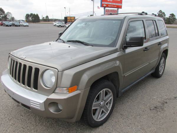 2007 Jeep Patriot Limited 4X4 (Loaded!) WE FINANCE! - cars & trucks... for sale in Shakopee, MN – photo 2