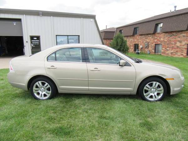 2006 Ford Fusion V6 SEL - cars & trucks - by dealer - vehicle... for sale in Marion, IA – photo 6