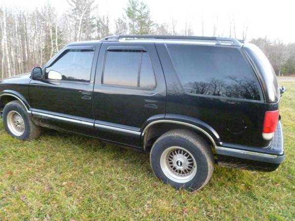 1997 CHEVROLET BLAZER 4 DOOR ALMOST RUST FREE, SOUTHERN VEHICLE -... for sale in Westboro, WI – photo 8