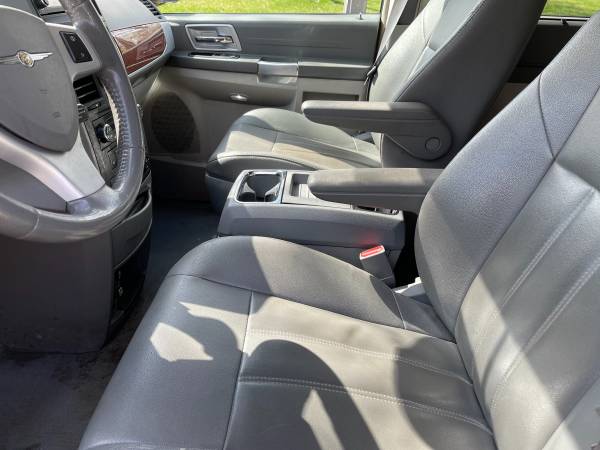 2008 Chrysler Town & Country Touring (Low Miles) for sale in Saint Paul, MN – photo 5