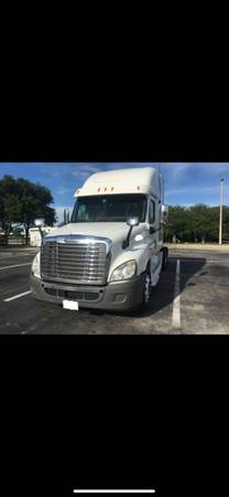 2013 Cascadia Frightliner (LOW MILES) for sale in Eagle Lake, FL – photo 2