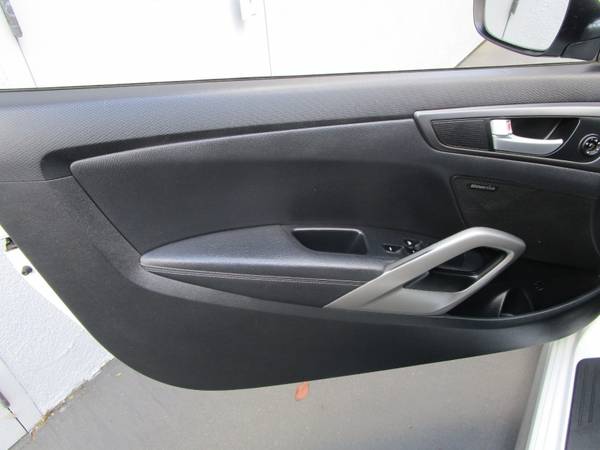 2013 Hyundai VELOSTER TURBO - 6 SPEED MANUAL TRANSMISSION - LEATHER for sale in Sacramento , CA – photo 13
