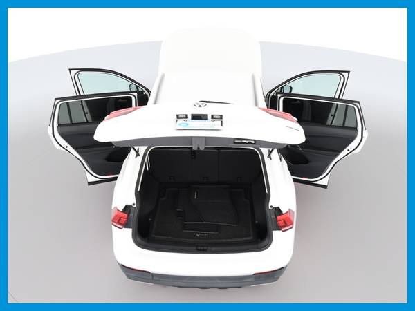 2018 VW Volkswagen Tiguan 2 0T SE 4MOTION Sport Utility 4D suv White for sale in Wayzata, MN – photo 18