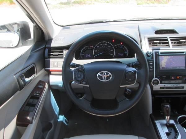 2012 Toyota Camry XLE sedan Super White - - by dealer for sale in Fayetteville, AR – photo 14