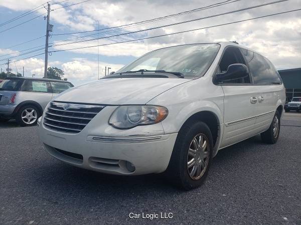 2006 Chrysler Town & Country Limited for sale in Middletown, PA – photo 3